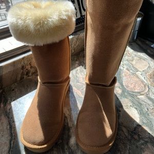 NWOT UGG boots Size 9 Last Chance!!!
